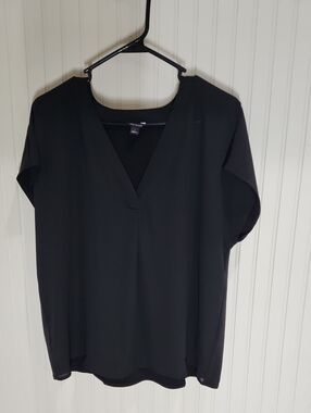 Ann Taylor Classic Black V-Neck Women's Top